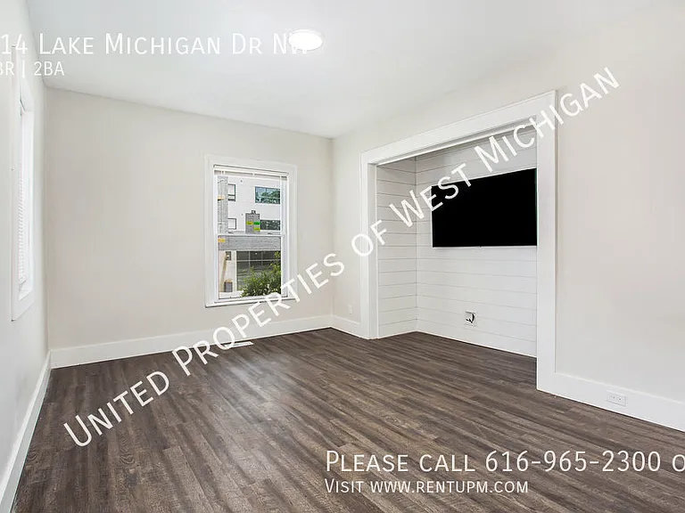 614 Lake Michigan Dr NW — Photo 5