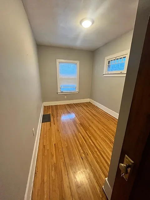 651 Norton Street - Up-East — Photo 1