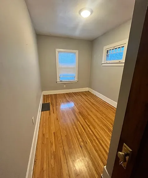 651 Norton Street - Up-East — Photo 1