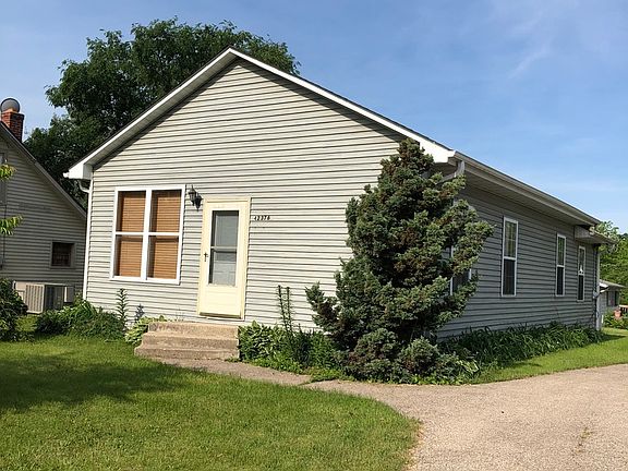 3rd image of 42376 N Poplar St