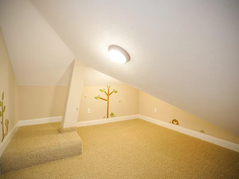 2 Hadlock Pl — Photo 50