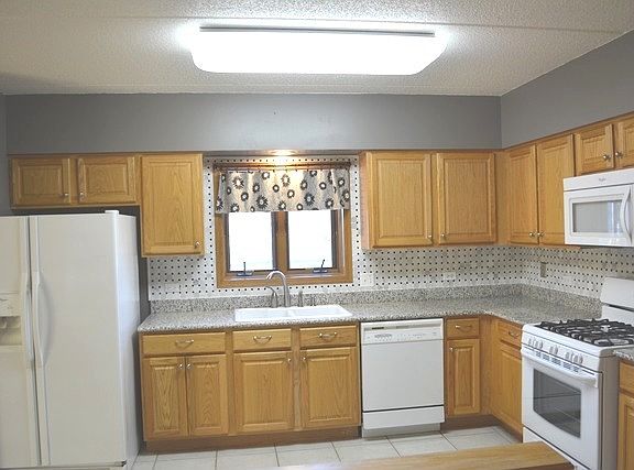 3rd image of 2919 N Harlem Ave APT 213