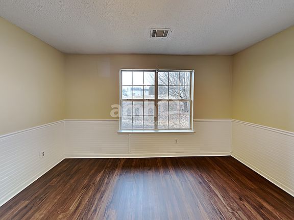 5th image of 1013 Maris Ln