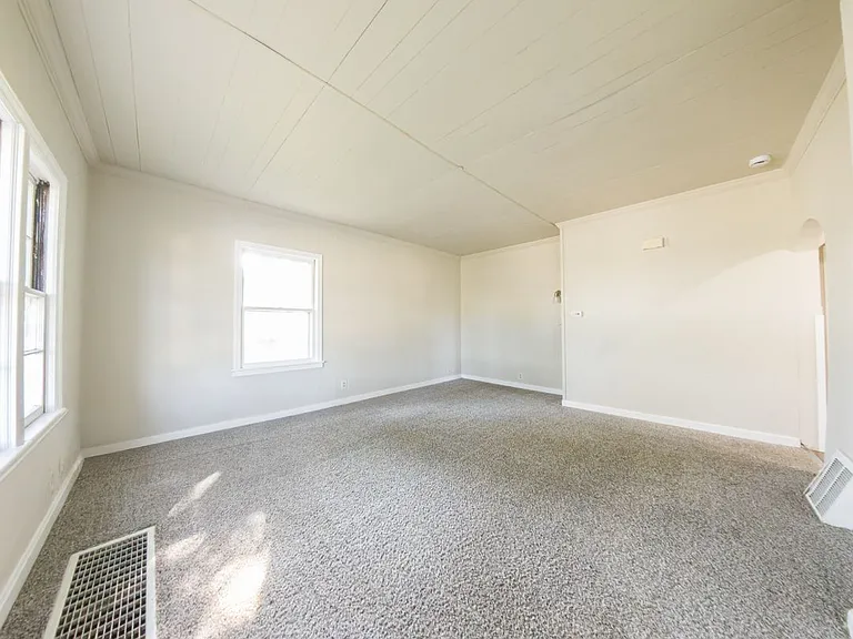 302 Porter Ave — Photo 4
