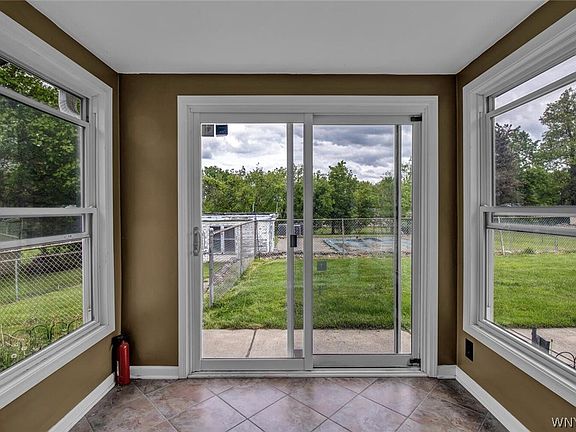 2nd image of 5015 Hillcrest Dr