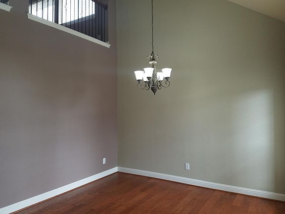 2nd image of 3824 Jeanette Ln