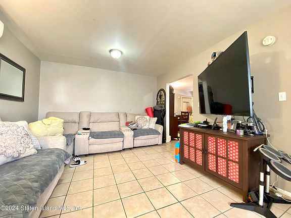 3rd image of 117 Father Capodanno Blvd