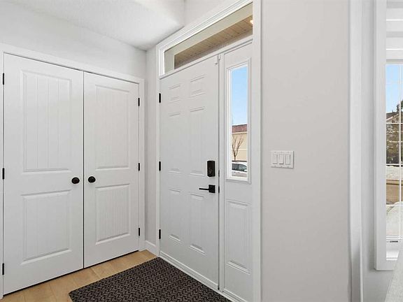 3rd image of 253 E Grosbeak Way