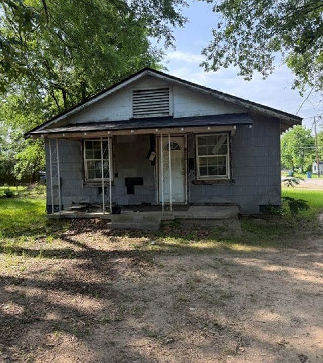 1st image of 300 Maple St