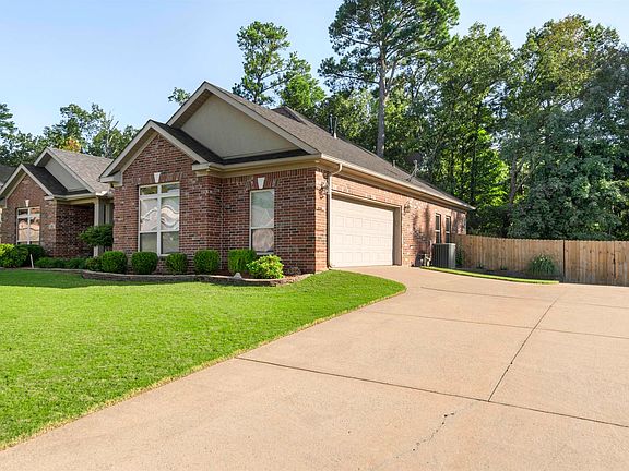 3rd image of 527 Clayton Oaks Dr