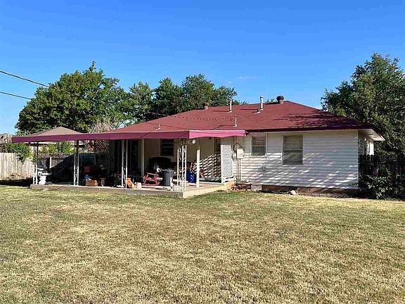 4th image of 439 Edward Ave
