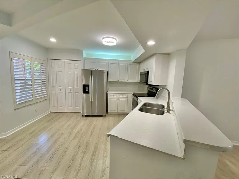 1096 Woodshire Ln #C212 — Photo 19