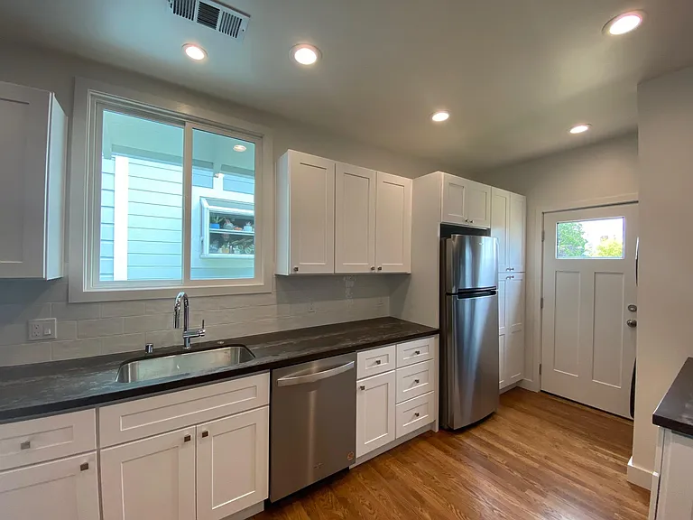 1308 Alcatraz Ave — Photo 5