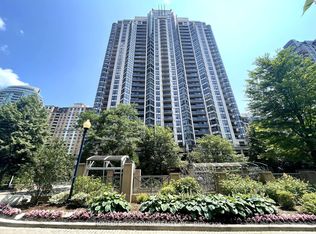 10 Northtown Way #211, Toronto, ON M2N 7L4