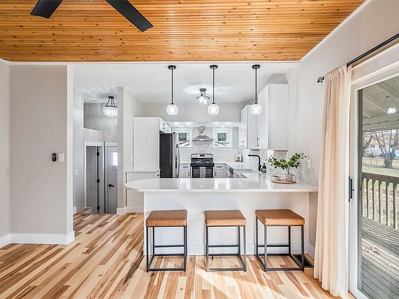 4th image of 4645 Beaver Ave