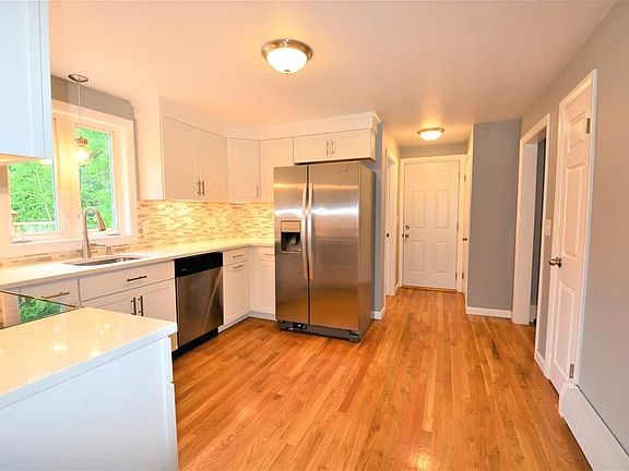 5th image of 58 Fiske Dr