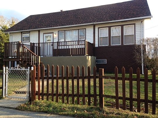 2nd image of 872 Jefferson St