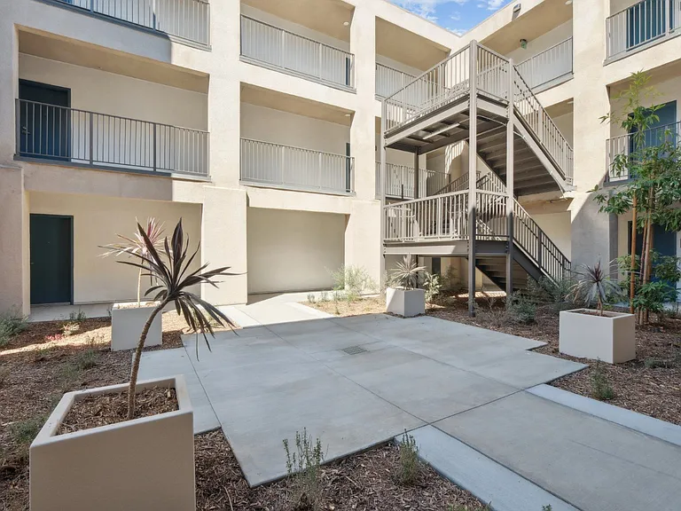 Altitude Apartments — Photo 14