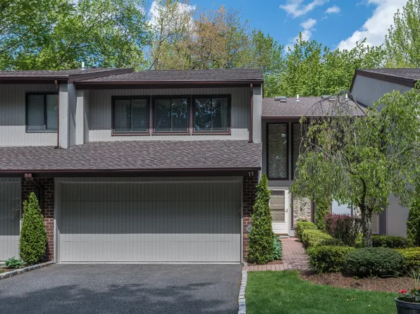 11 Pond View Ct, Jericho, NY 11753