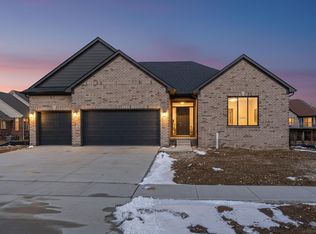 1073 Williamson Cir, Pontiac, MI 48340