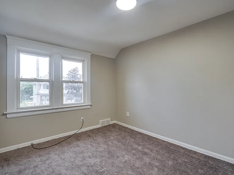 934 Royal Rd — Photo 13