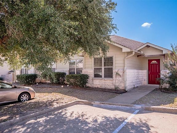 3rd image of 108 Sendero Dr