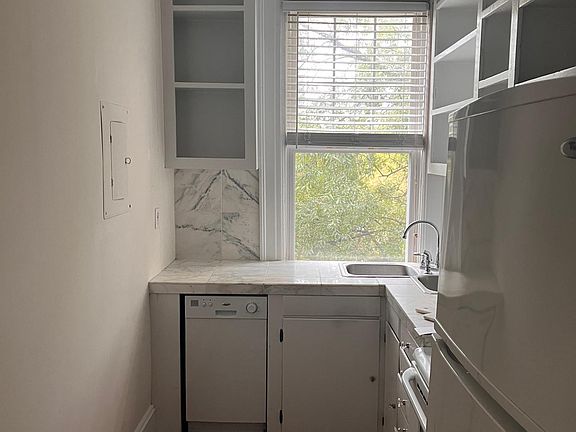 2nd image of 1400 Colonial Ave APT 3