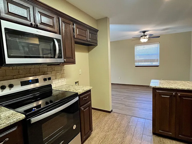 229 E Lincoln Ave — Photo 7