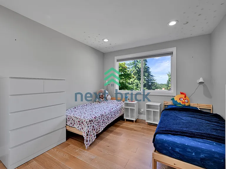 11810 NE 75th St — Photo 10