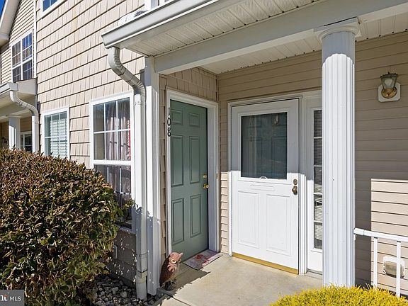 3rd image of 108 Redbud Ln