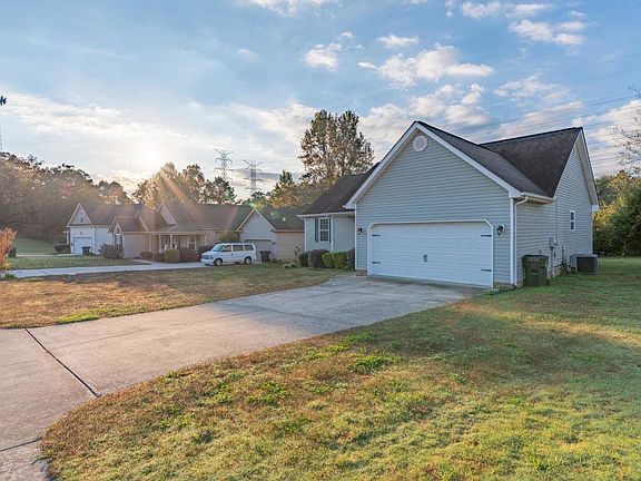 4th image of 304 Battle Bluff Dr