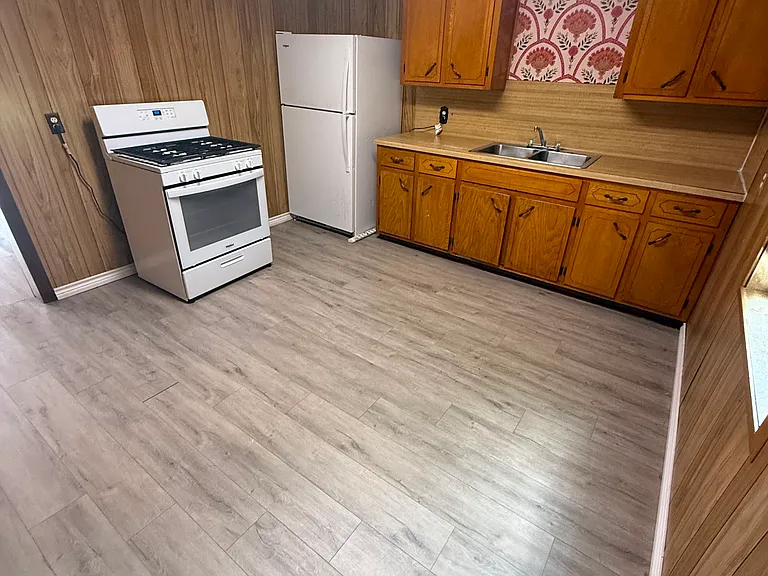 133 Hilldale Dr — Photo 2