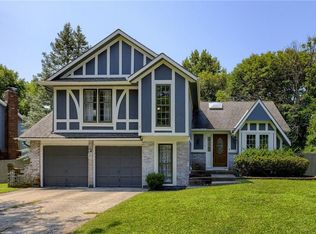 8216 NW Delta Dr, Kansas City, MO 64151