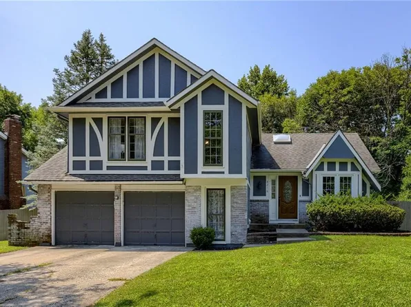 8216 NW Delta Dr, Kansas City, MO 64151