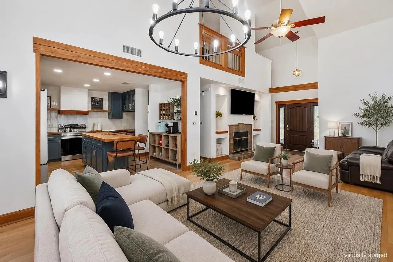 4 bed, 2.5 bath, 2288 sqft, $3,500 — Photo 3