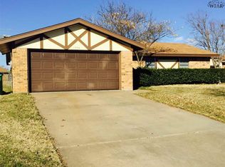 1004 Foley Ave, Iowa Park, TX 76367