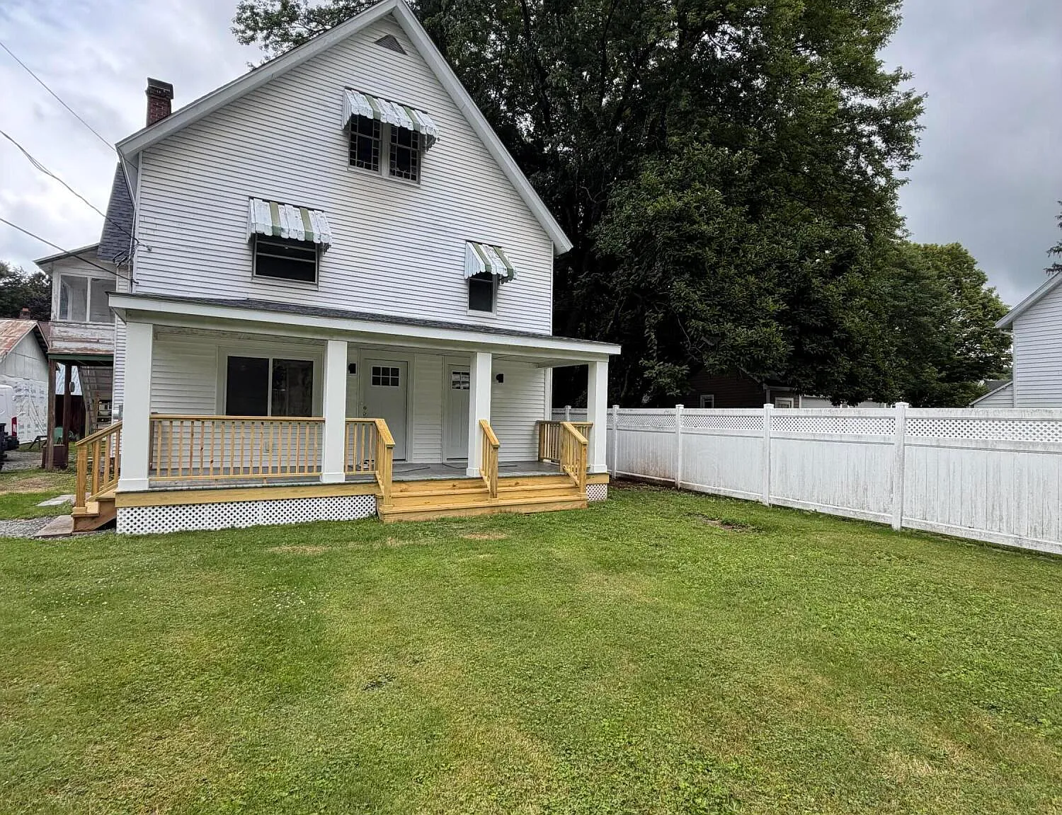 2 bed, 1.0 bath, 1240 sqft, $2,200 — Photo 1