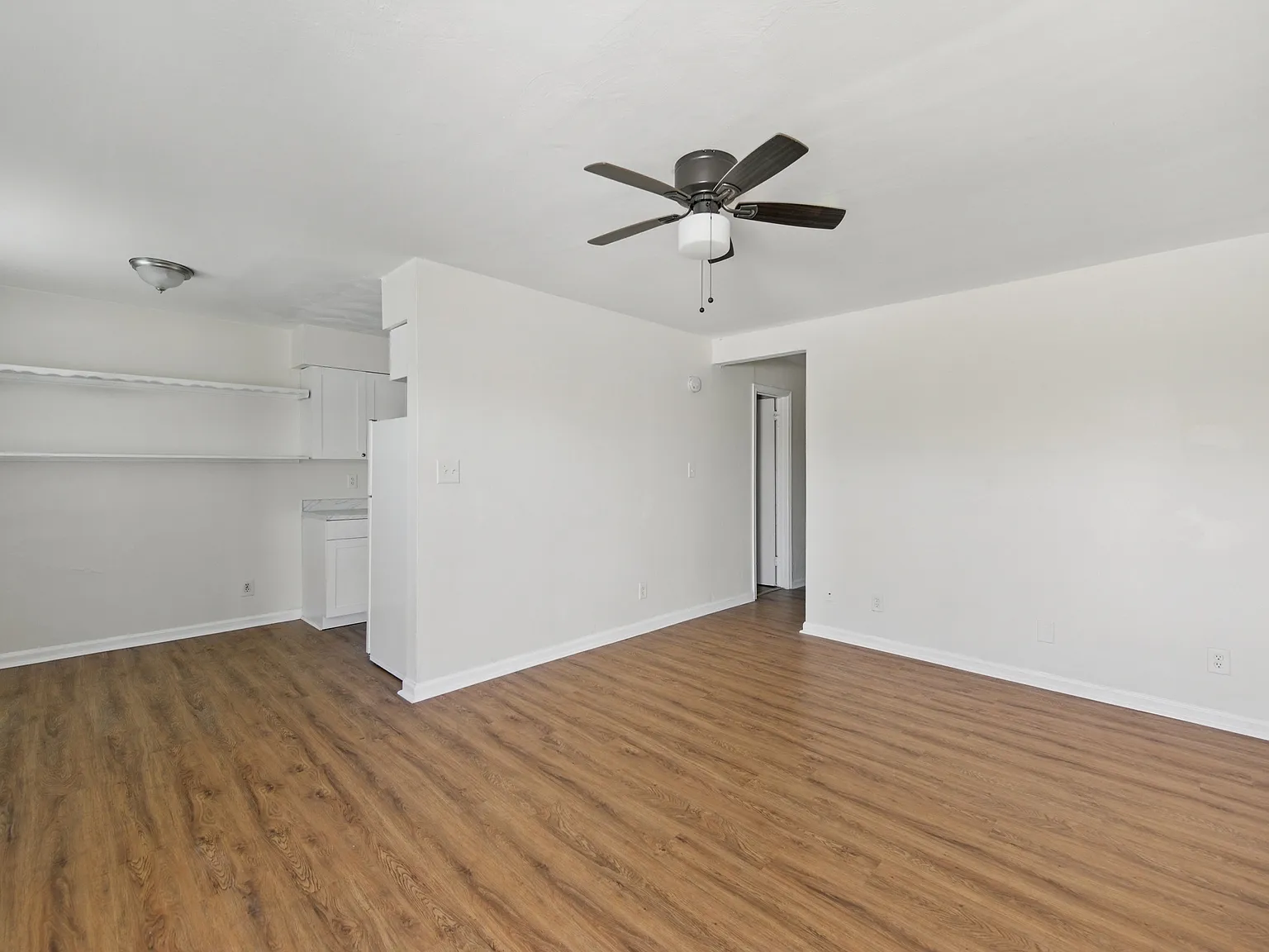 711 Easy Street - 2 — Photo 3