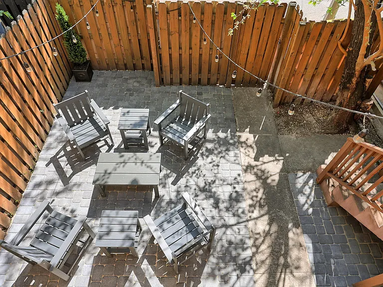 E McDonough St — Photo 32