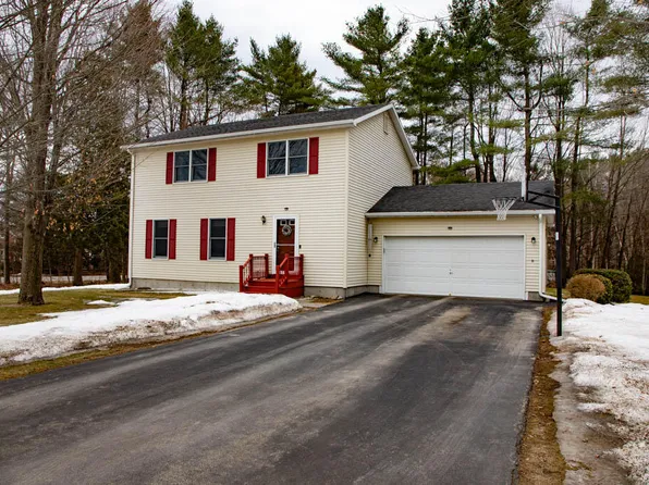 1 Rivers Edge Dr, Morrisonville, NY 12962