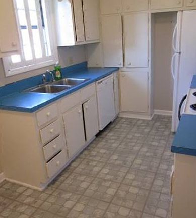 3rd image of 579 Stanton Woods Dr SE #B