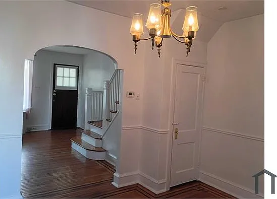 3 bed, 1156 sqft, $2,100 — Photo 2