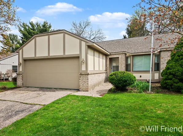 15 Skyline Cir NW, Grand Rapids, MI 49504
