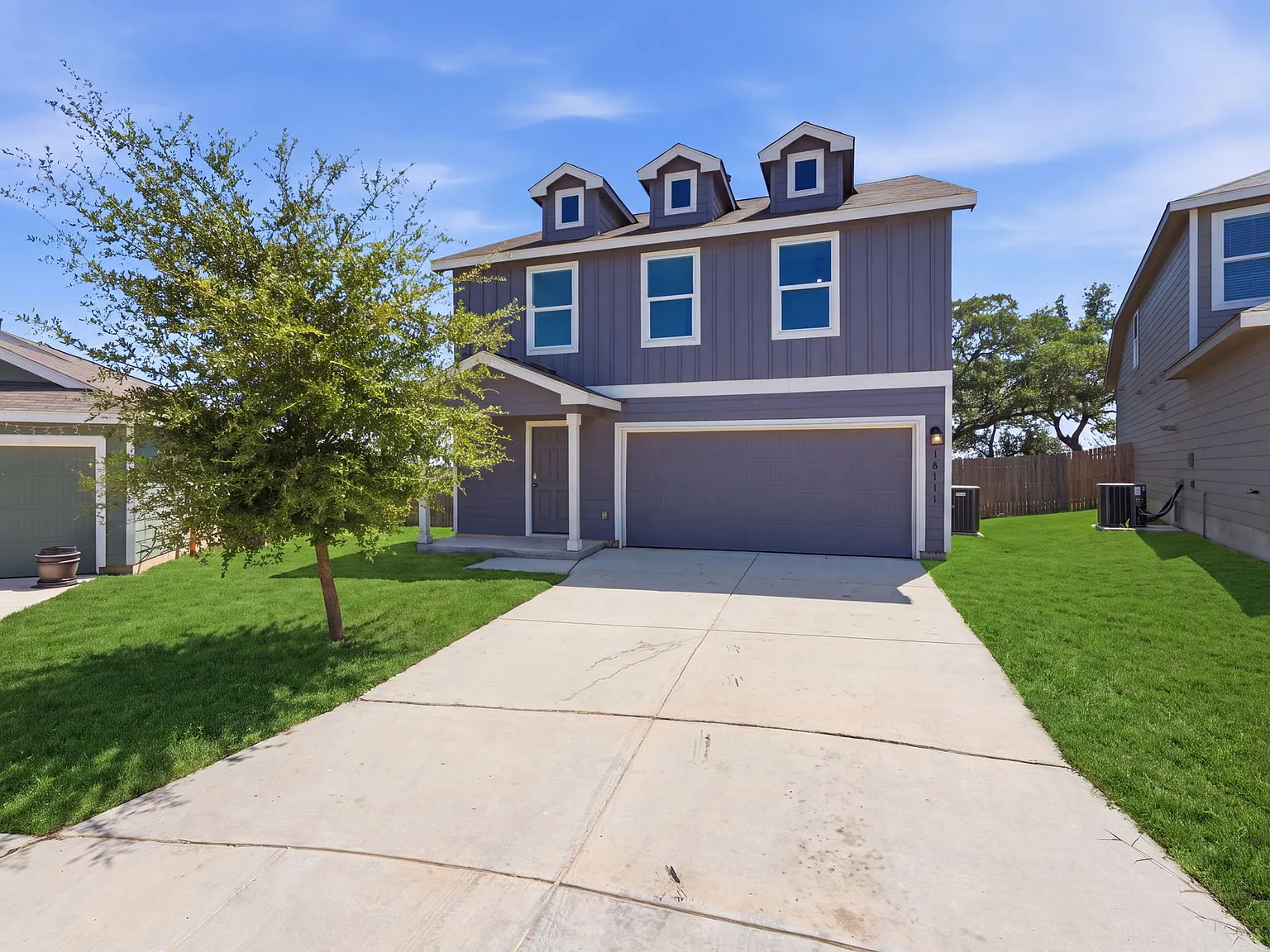 4 bed, 2.5 bath, 1954 sqft, $1,900 — Photo 1