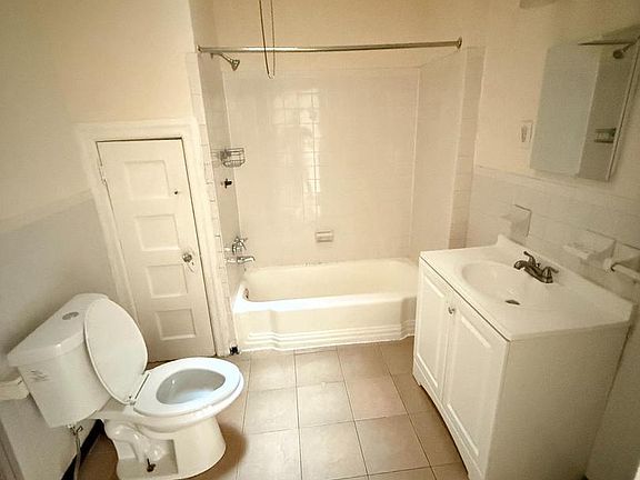 3rd image of 1325 W Wingohocking St