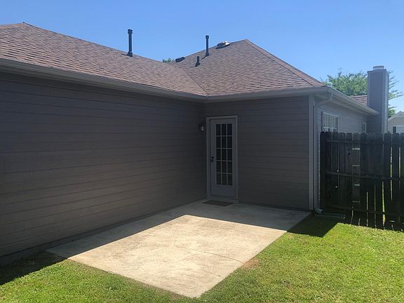 Great patio right off kitchen