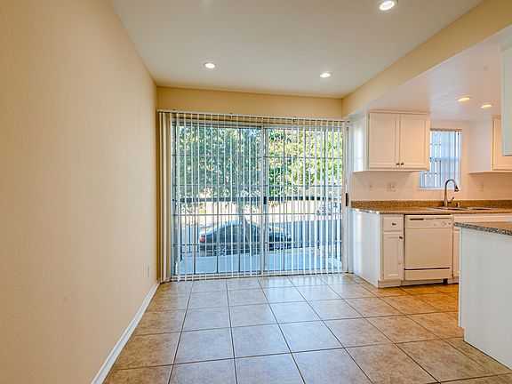 4th image of 612 E Cypress Ave #101
