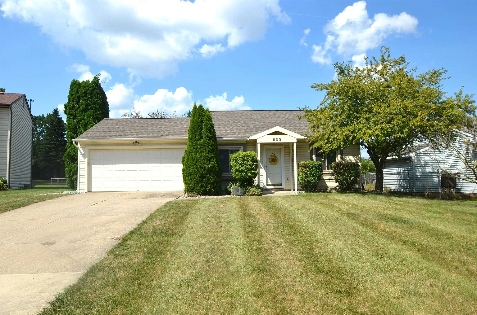903 May Pl photo 1