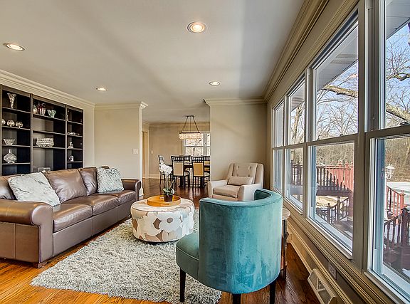 5th image of 41 Red Oak Ln