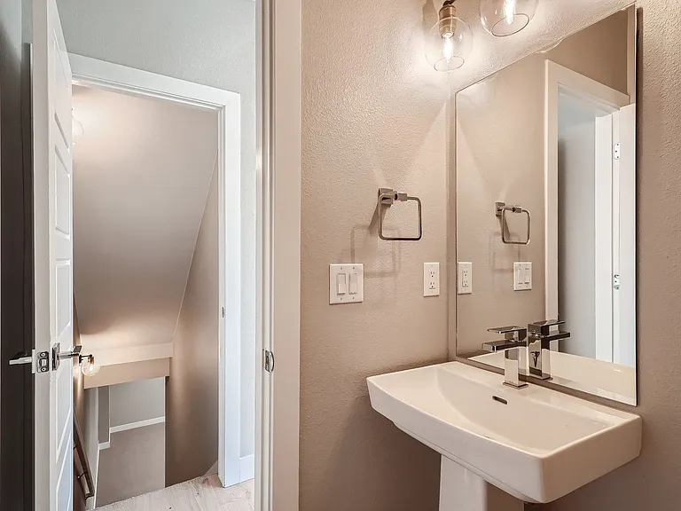 3434 N Garfield St — Photo 12